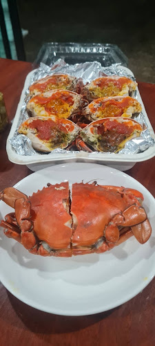 บ้านปูไข่ทองคำ - การบริการอาหารและที่พัก