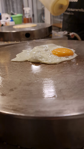 เครปไส้แตก ถนนต้นสน & Baan Cha Café