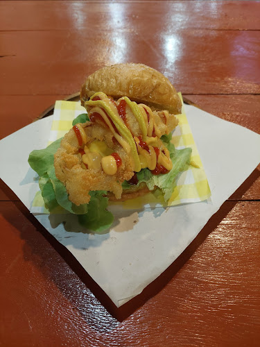 Burgerboyz - การบริการอาหารและที่พัก