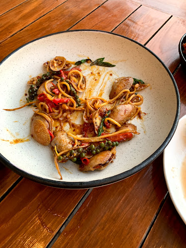 เดอะกลาสเฮ้าส์ ซิลเวอร์ - การบริการอาหารและที่พัก