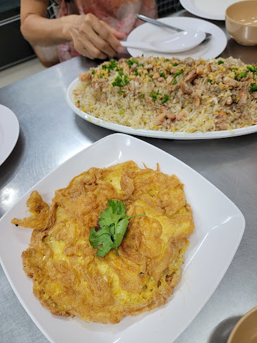 Tumrub Suki Khao Pad Pu Hatyai