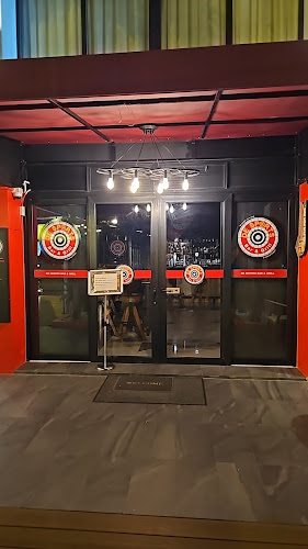 Opinii despre De Sports Bar & Grill în อำเภอถลาง - การบริการอาหารและที่พัก