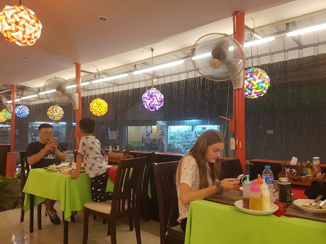 แกรนด์ซีฟู๊ด - การบริการอาหารและที่พัก