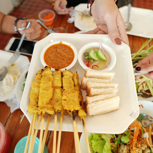 ก๋วยเตี๋ยวดูดี๋ ลุงดอน พัทยา (DooDee jomtien restaurant) - การบริการอาหารและที่พัก