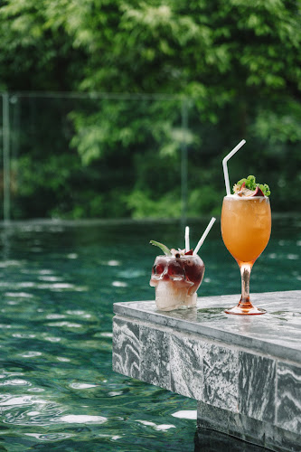 Opinii despre The Cloud Rooftop Pool Bar în อำเภอกะทู้ - การบริการอาหารและที่พัก