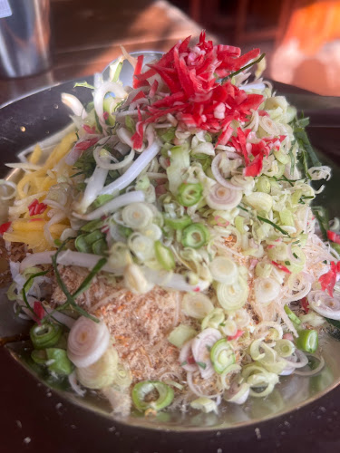 Opinii despre ร้านข้าวยำใต้ต้นมะขาม พ.ศ.๒๕๐๕ în อำเภอหาดใหญ่ - การบริการอาหารและที่พัก