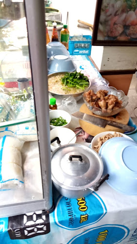 ก๋วยเตี๋ยวไก่บุฟเฟ่ต์ - การบริการอาหารและที่พัก