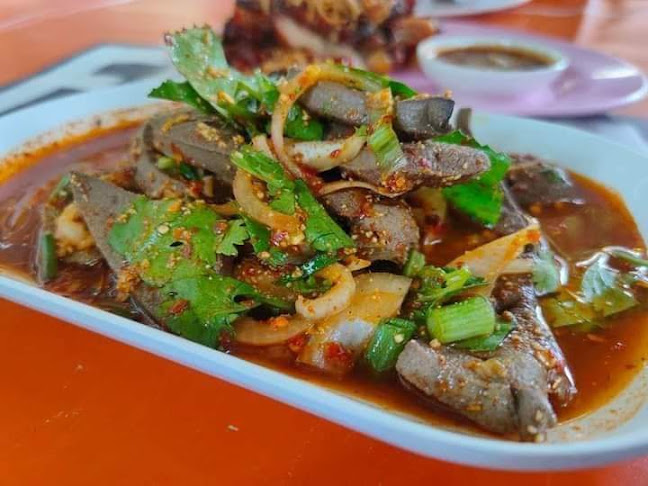ส้มตำบนควน​ - การบริการอาหารและที่พัก