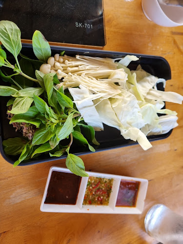 แซ่บแจ่วฮ้อน สาขาขอนแก่น - การบริการอาหารและที่พัก