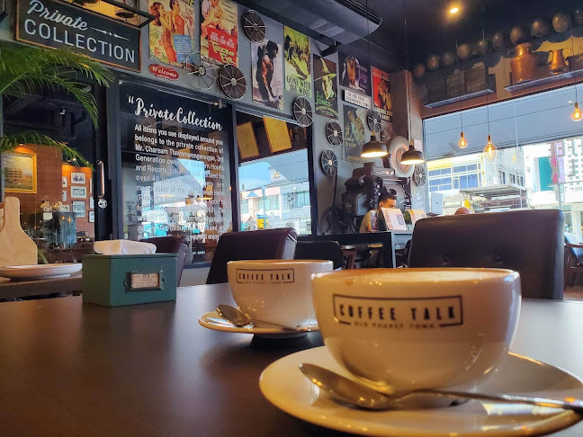Coffee Talk Old Phuket Town - การบริการอาหารและที่พัก