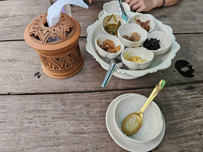 ร้านข้าวแช่แม่ทองเติม Kow Chae Mae Thong Term - อำเภอปากเกร็ด