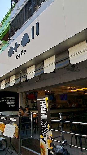 Comentarii opinii despre At All Cafe