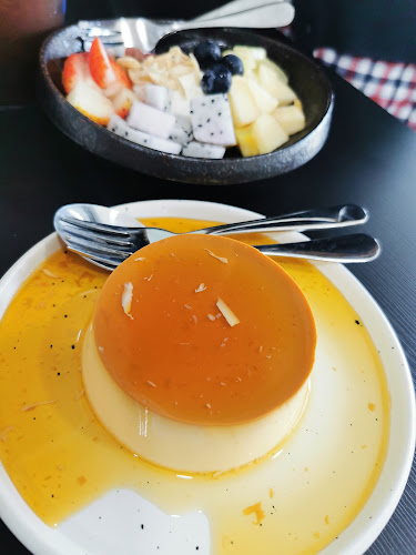 RAW COFFEE ROASTER x BAKER - การบริการอาหารและที่พัก