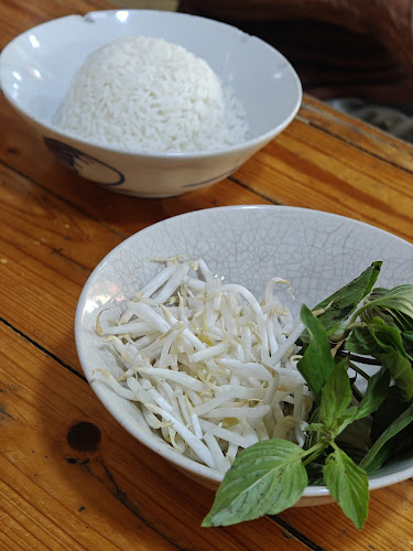 ก๋วยเตี๋ยวเรือ ฅน รังสิต - การบริการอาหารและที่พัก