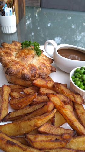 Robin Hood Tavern - การบริการอาหารและที่พัก