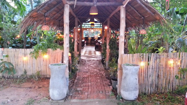 ศาลา เม็กซิกาลี - การบริการอาหารและที่พัก