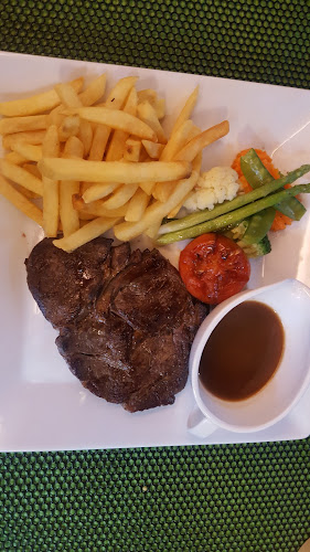 ป่าตอง ซันเซ็ท วิว เรสเตอร์รอง - การบริการอาหารและที่พัก