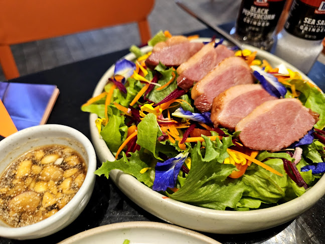 Roasty By Rai Ruen Rom (Asoke) - การบริการอาหารและที่พัก