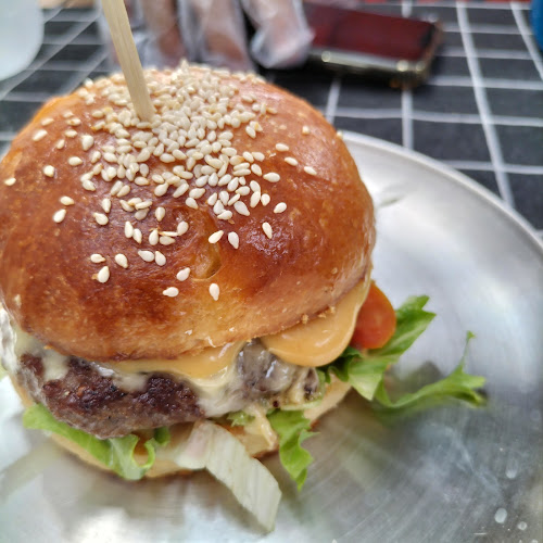 Comentarii opinii despre Twleve hamburgs