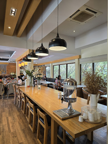 Coffee Hills Cafe - การบริการอาหารและที่พัก