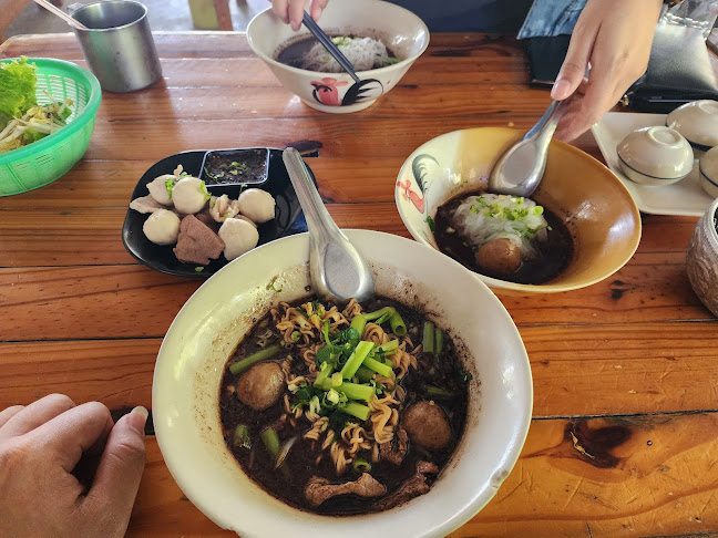 ธ.ธราธร(นายอ้วน) ก๋วยเตี๋ยวเรืออยุธยา สาขา1 - การบริการอาหารและที่พัก