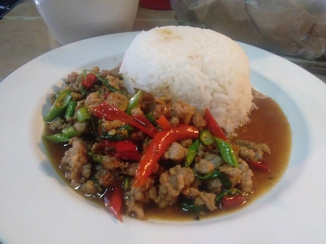 ครัวปลาทูอ่าวอุดม - การบริการอาหารและที่พัก