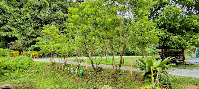 ชิลล์ ชิลล์ ชายเขา - การบริการอาหารและที่พัก