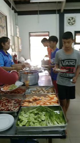 ก้องไอศครีม - การบริการอาหารและที่พัก