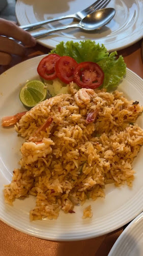 Pantai Seaview Restaurant Halal Food - การบริการอาหารและที่พัก