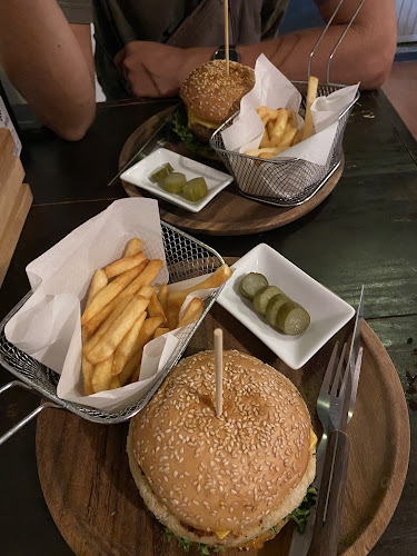 Comentarii opinii despre AB HOUSE - Burger & Steak