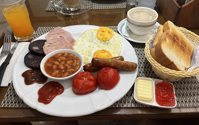 The Continental Bakery and Restaurant - การบริการอาหารและที่พัก