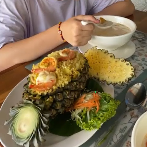 Yoyo Restaurant Karon Beach Phuket - การบริการอาหารและที่พัก