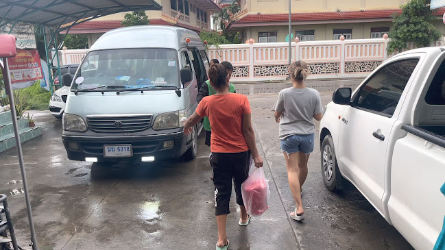 ยู่ยี่ สตรอเบอร์รี่โยเกิร์ต ศูนย์ใหญ่ - การบริการอาหารและที่พัก