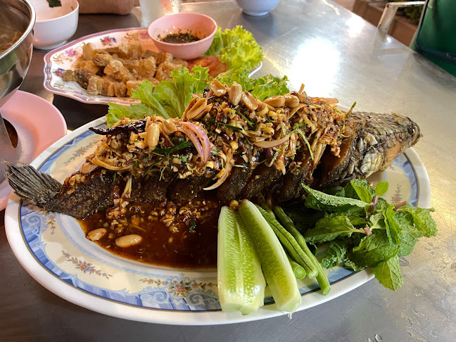 ครัวลุงศักดิ์ ข้าวต้มบาทเดียว - การบริการอาหารและที่พัก