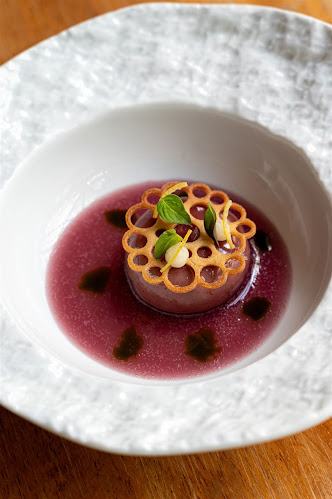 นิธาน NITAN PHUKET - การบริการอาหารและที่พัก