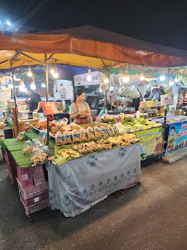 ตลาดสตาร์ไนท์บาร์ซ่า - การบริการอาหารและที่พัก