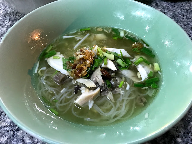 Opinii despre ก๋วยเตี๋ยวไก่ติงลี่ în อำเภอเมืองพิษณุโลก - การบริการอาหารและที่พัก