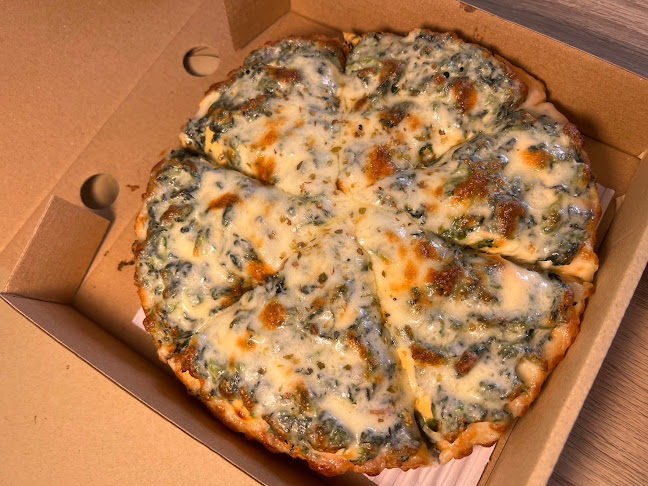 Linda House พิซซ่าลินดาเฮ้าส์ พิษณุโลก - การบริการอาหารและที่พัก