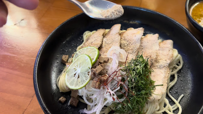 อิ-ซัง คราฟท์ ราเมน - การบริการอาหารและที่พัก