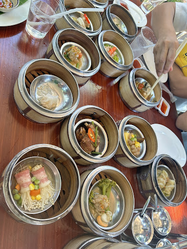 ร้านชมสวน ติ่มซำ อาหารเช้าพัทยา - การบริการอาหารและที่พัก