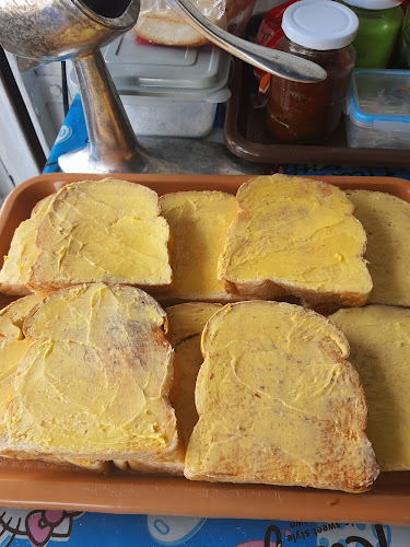 10, 12 ถ. มหาราช ตำบลวัดใหม่ อำเภอเมืองจันทบุรี จันทบุรี 22000