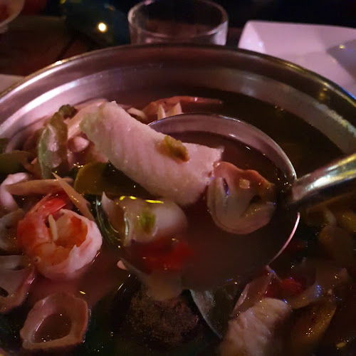 โกดังรังสิต - การบริการอาหารและที่พัก