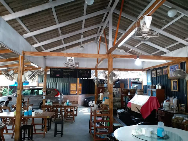 ครัวอภิรัตต์ริมทางรถไฟ - การบริการอาหารและที่พัก