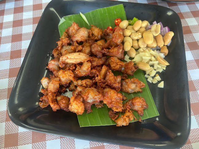 ลองชิมสาขาพัทยา - การบริการอาหารและที่พัก