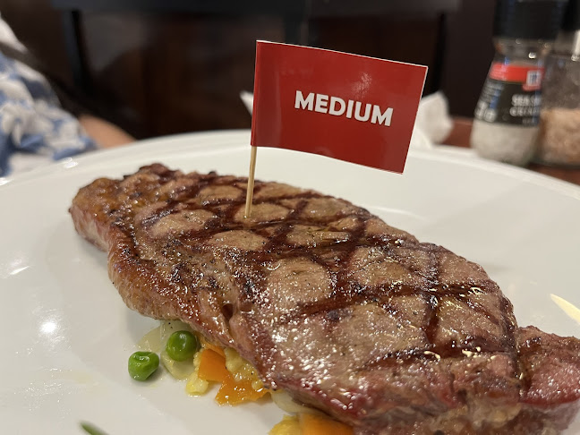 Robin Hood Tavern - การบริการอาหารและที่พัก