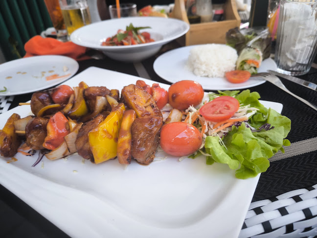 SB Kamala Beach Cafe Restaurant - การบริการอาหารและที่พัก