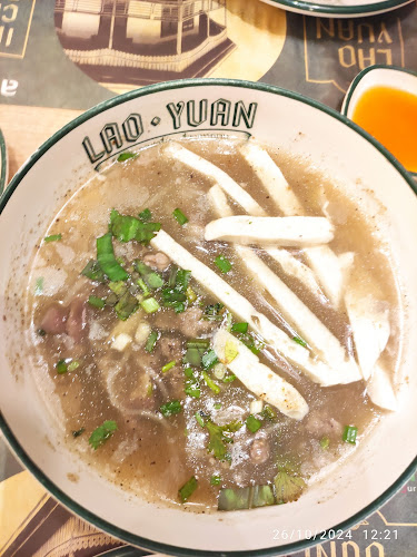 ลาวญวน เซนทรัลโคราช - การบริการอาหารและที่พัก