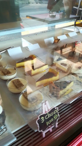 ลาฟาบริคเฟรนเบเกอรี่ - การบริการอาหารและที่พัก