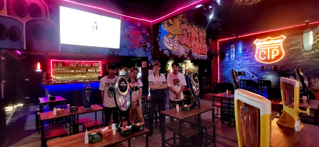 Centerpoint Phuket - การบริการอาหารและที่พัก