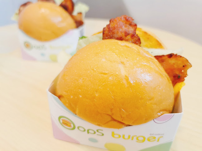 OopS burger สาขาปทุมทอง พิษณุโลก - การบริการอาหารและที่พัก